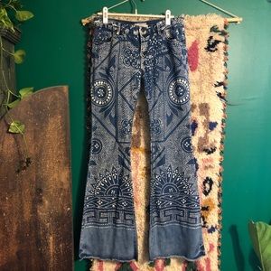 Free People LONG Bell Bottom Jeans. Tribal Print.